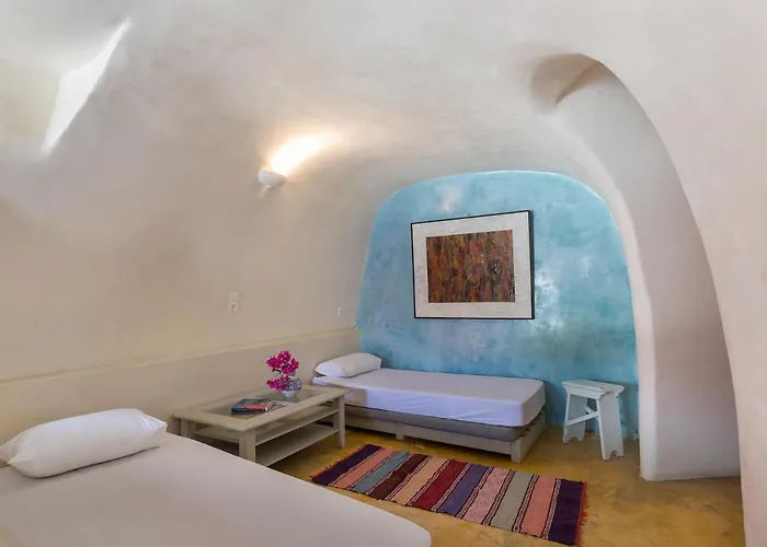 Caveland Hostel Καρτεράδος