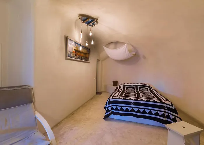 Caveland Hostel Καρτεράδος