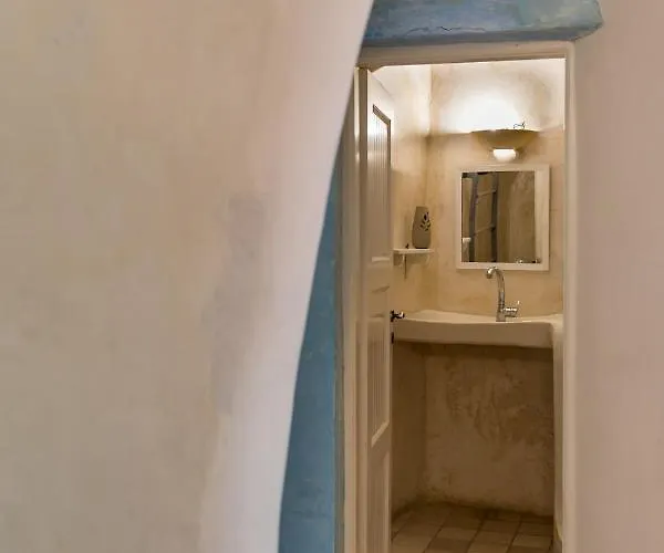 Caveland * Karterados (Santorini)