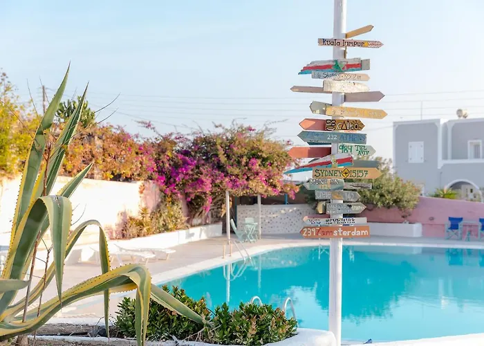 Caveland Hostel Karterados (Santorini)