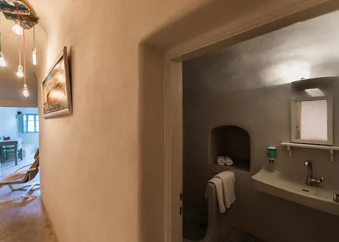 Hostel Caveland Karterados (Santorini)