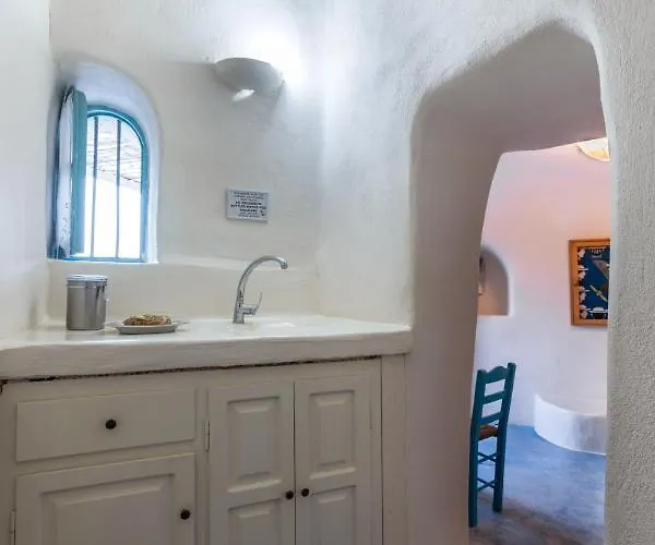 Caveland Karterados (Santorini)