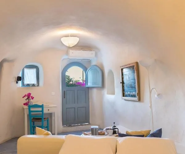 Caveland * Karterados (Santorini)