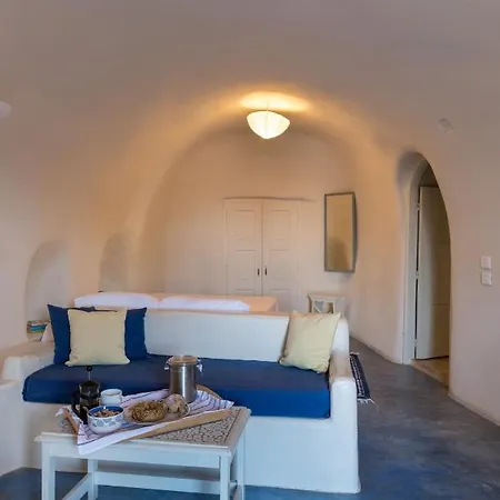 Caveland Karterados (Santorini)