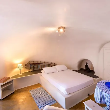 Caveland Hostel *