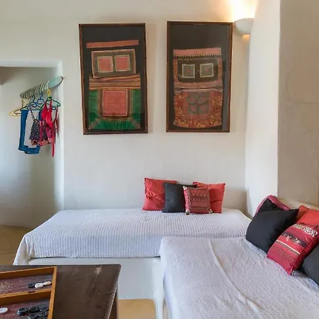 Hostel Caveland Karterados (Santorini)
