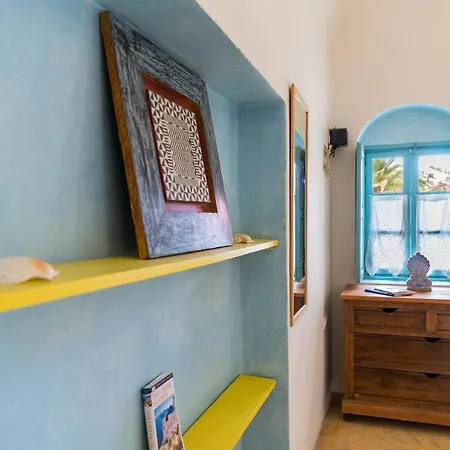 Caveland Hostel Karterados (Santorini)