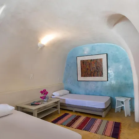 Caveland Hostel Karterados (Santorini)